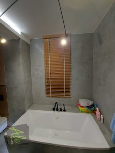 Żaluzje drewniane - łazienka_1