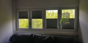 Plisy na różnej wysokości okien